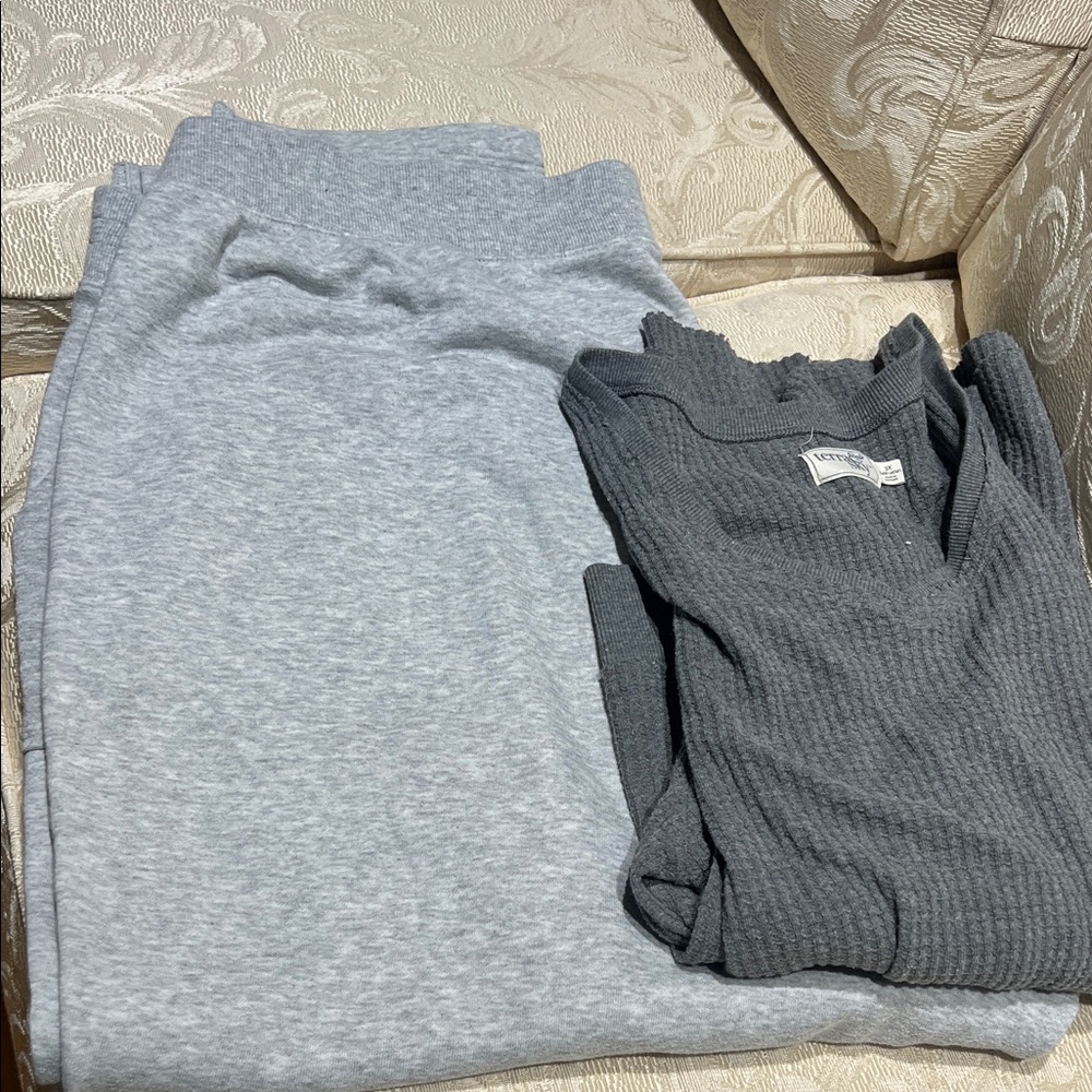 Livi Active Gray Track Pants and Joggers Set